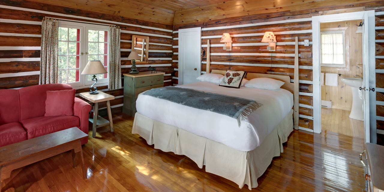 queen-one-bedroom-cabin-algonquin-nature